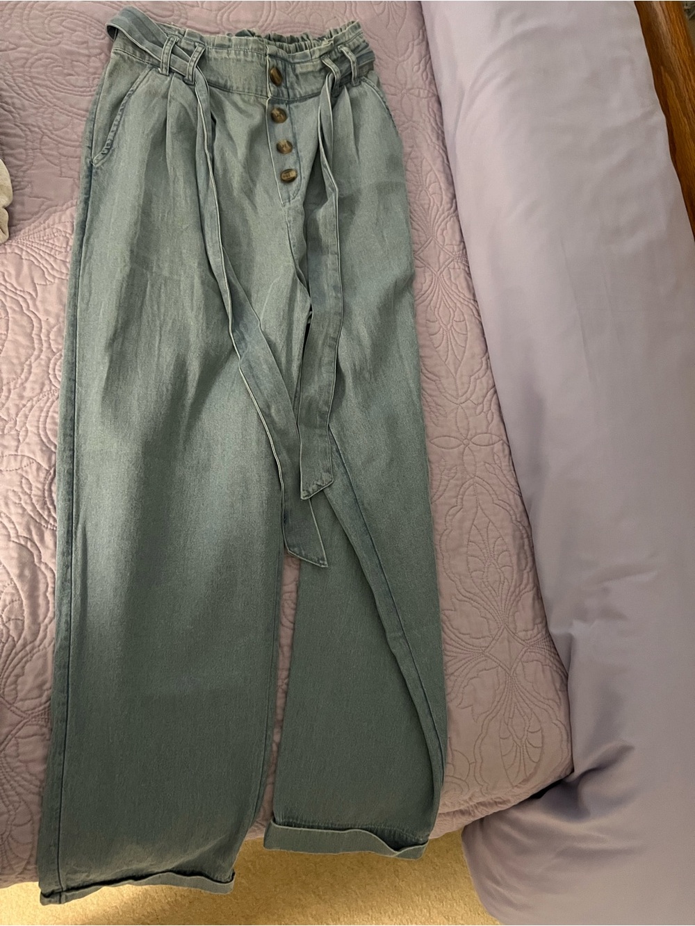 American Eagle High-Waist Paperbag Button-Front Trousers in Blue